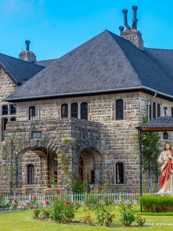 Adisham Bungalow in Haputale Sri Lanka